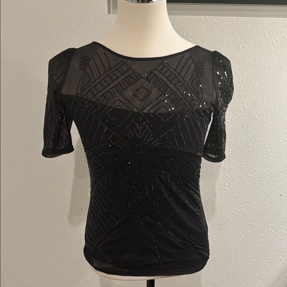 Elegant Black Blouse with Sophisticated Style - Picture 1 of 7